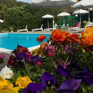 villa-paola-loano.hotelitalianriviera.com/