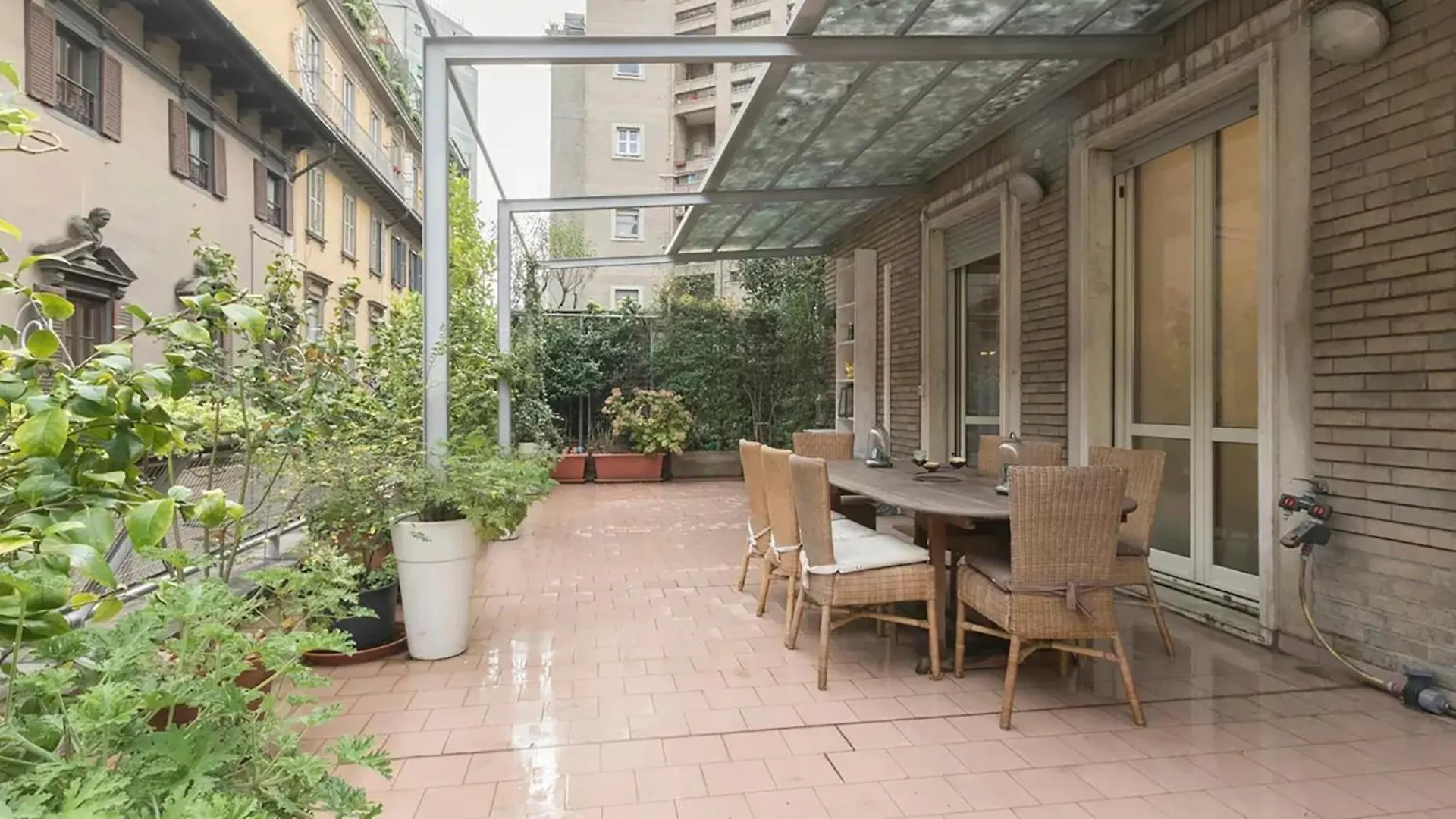 Classbnb - Two Apartments 400 Meters From The Duomo Milan Italy